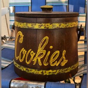 Vintage Wood Barrel Cookie Jar Retro 70s Rustic Western Cabin Country Granny